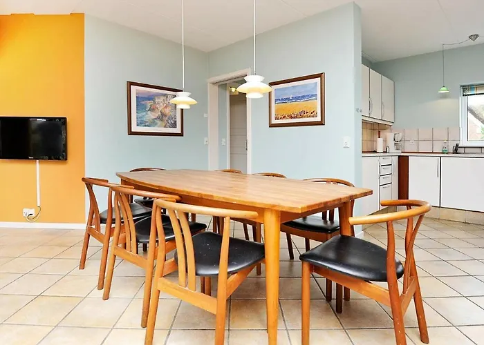 8 Person Holiday Home In Bl Vand